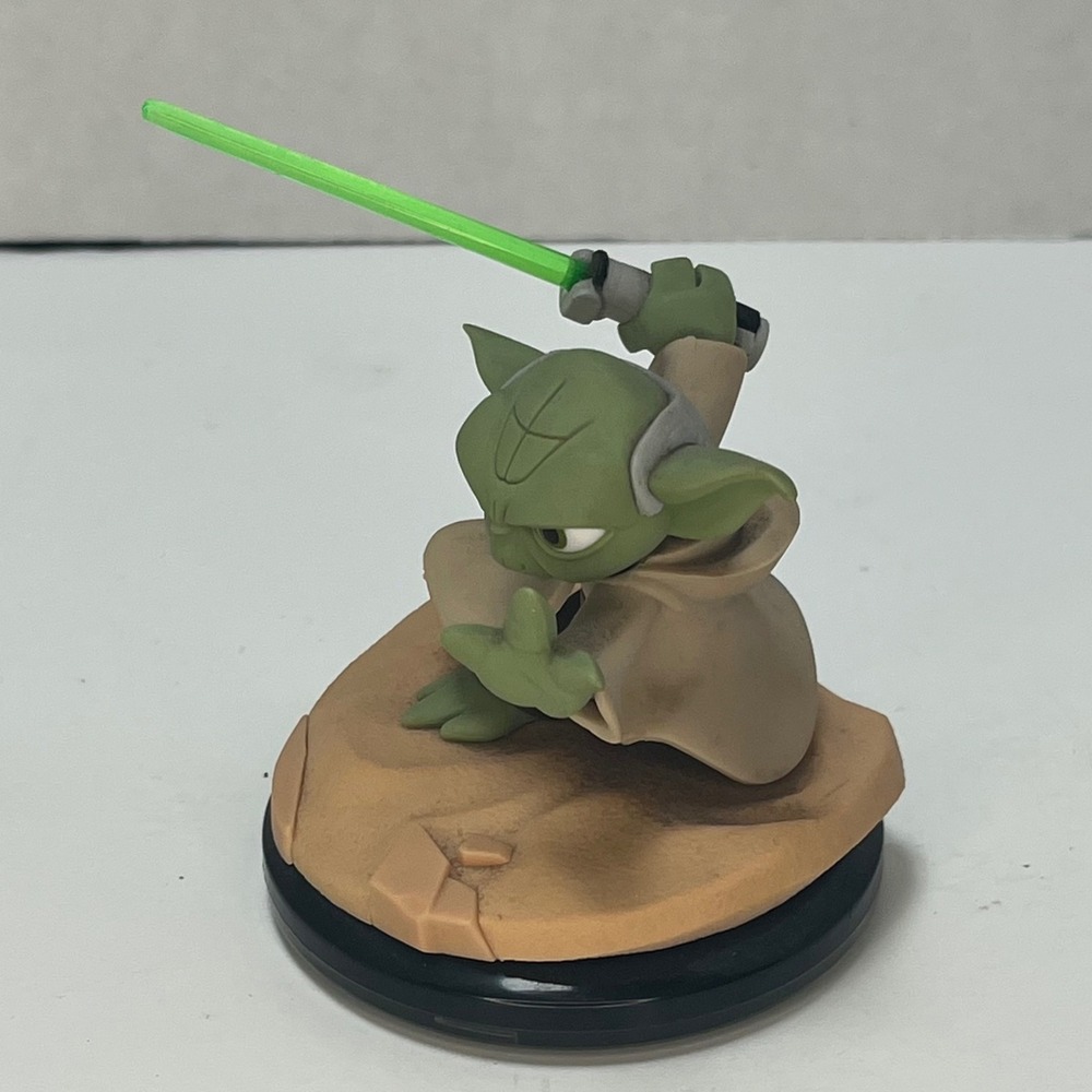 Disney Infinity 3.0 Star Wars Yoda Figure Green Lightsaber‎ Base